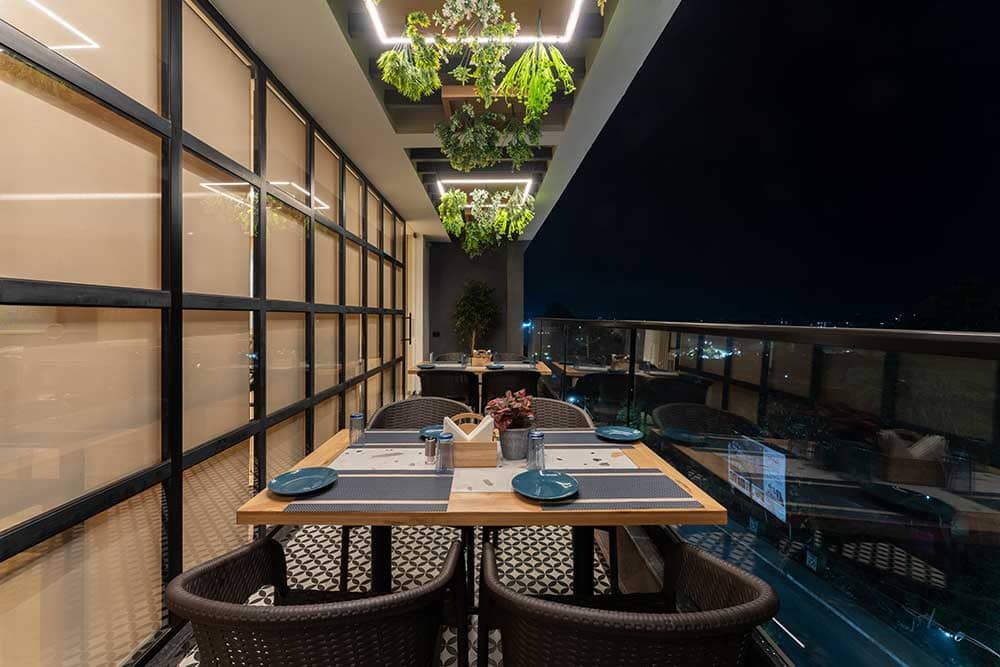 dining tables manufacturer in india